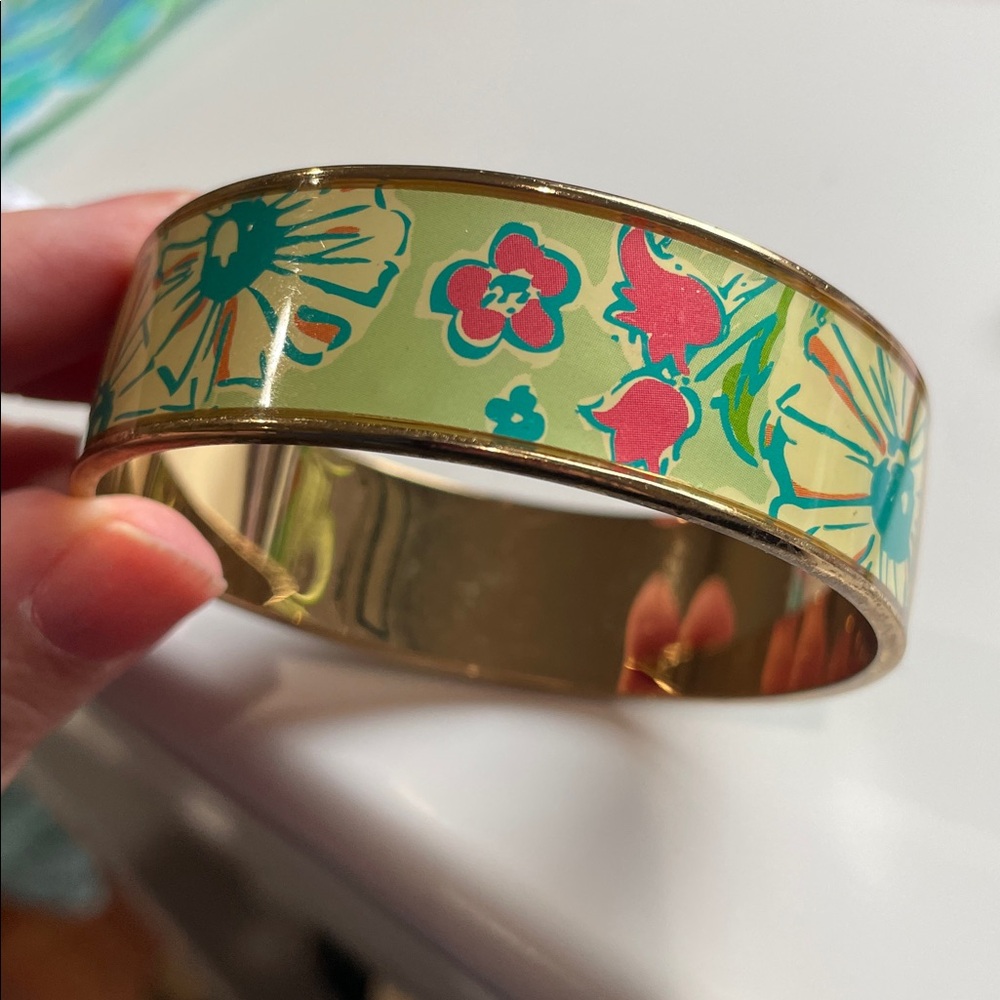 Lilly Pulitzer bangle bracelet with floral design - Picture 6 of 8